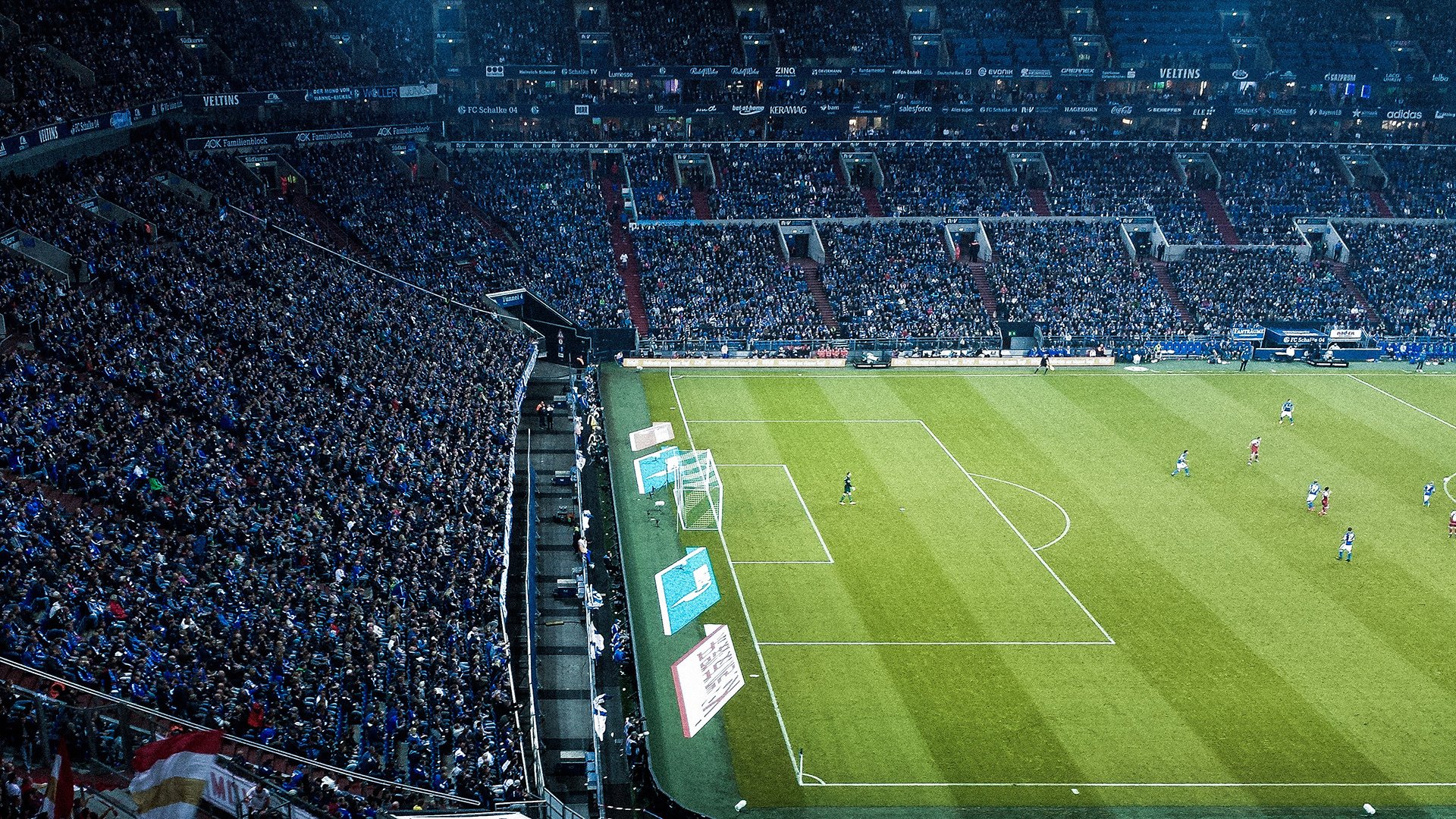 冠军争夺：豪门持续稳固积分榜领先优势或面临挑战，豪门历史最佳阵容